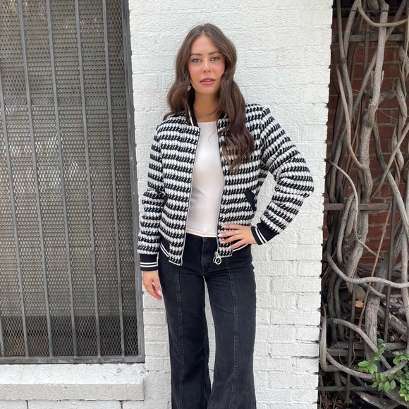 BCBGeneration Reversible quilted Black & white bomber jacket Size small - Picture 1 of 7